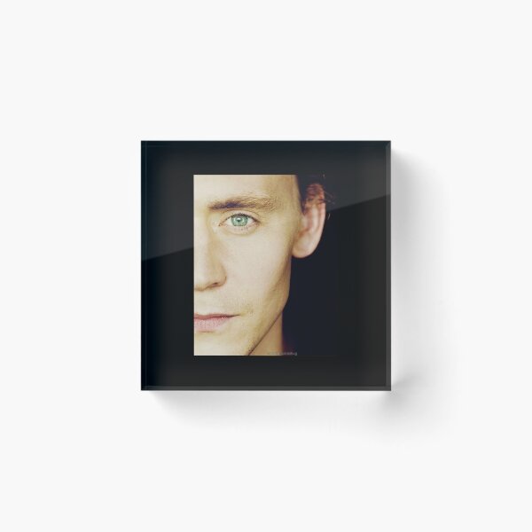 Artikelvorschau, Hiddleston-V-Ausschnitt entworfen und verkauft von JeffMa0.
