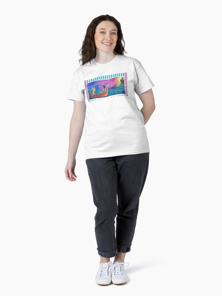 Aperçu 4 sur 7. T-shirt classique avec l'œuvre Linda Molloy - "As-tu vu?" créée et vendue par LindaMolloy.