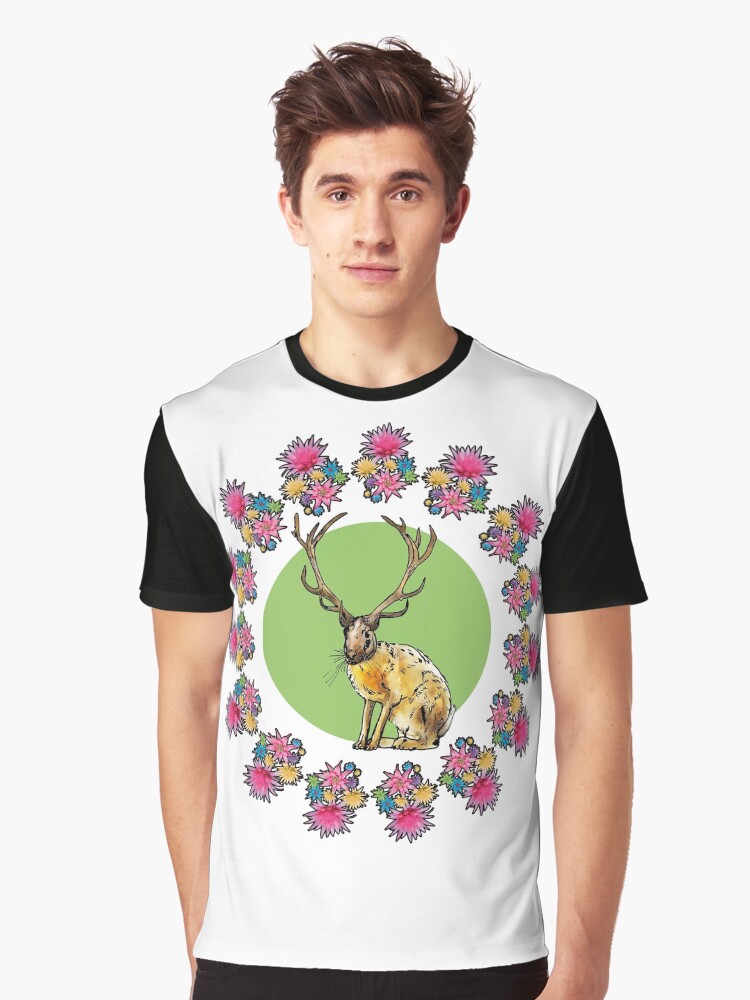 Thumbnail 1 von 5, Grafik T-Shirt, Hase mit Hirschgeweih grün designt und verkauft von Raduna.
