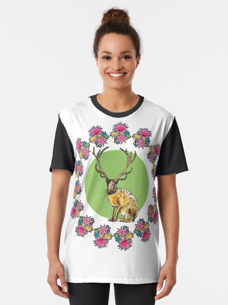 Thumbnail 2 von 5, Grafik T-Shirt, Hase mit Hirschgeweih grün designt und verkauft von Raduna.