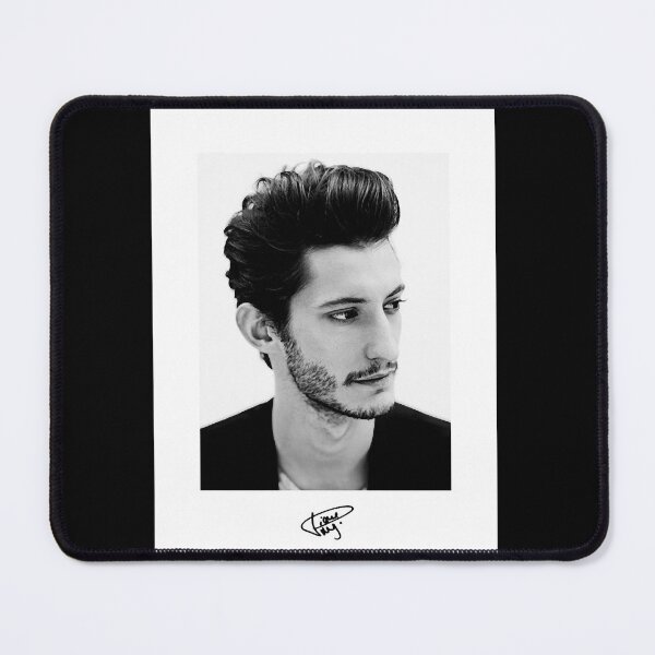 Aperçu de l'œuvre Portraits de l'acteur français Pierre Niney créée et vendue par LauraHancock0.