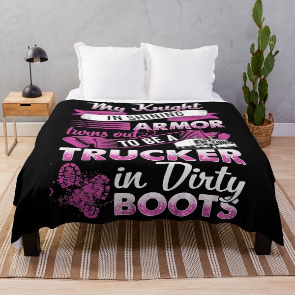 Artikelvorschau, Womens My Knight In Shining Armor entpuppt sich als Trucker entworfen und verkauft von osborange.