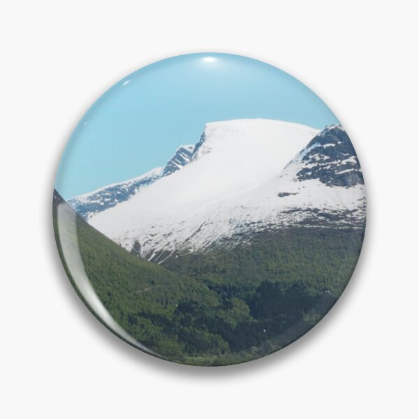 Artikelvorschau, Berg mit Schnee und Fjord entworfen und verkauft von nnprintdesign.