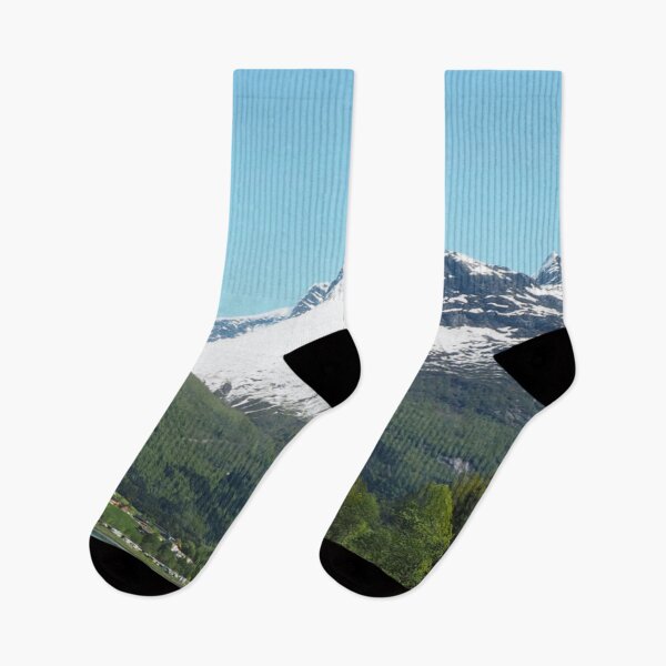 Artikelvorschau, Berg mit Schnee und Fjord entworfen und verkauft von nnprintdesign.
