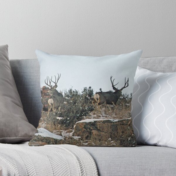 Artikel-Vorschau von Maultierhirsch bucks ersten Schnee, designt und verkauft von Saltypro.