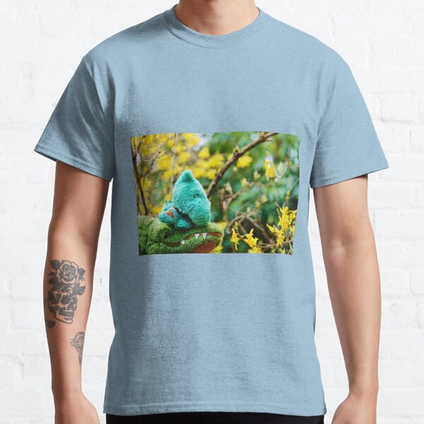 Gator McBumpypants and Herman smell the flowers Classic T-Shirt