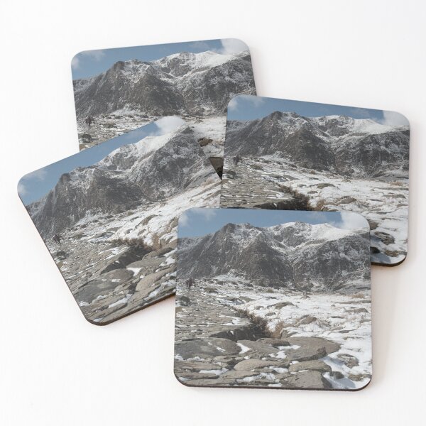 Artikelvorschau, Spät März Schnee Cwm Idwal entworfen und verkauft von Derren Jones.