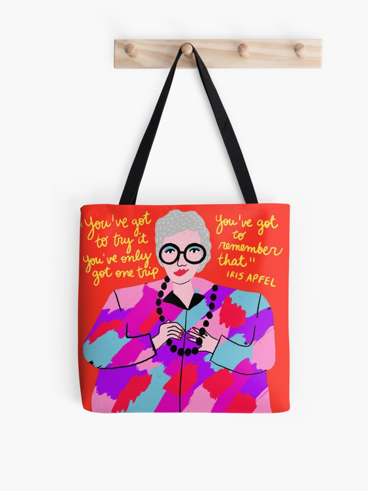 Imagen 1 de 2, Bolsa de tela con la obra Iris´s quote, diseñada y vendida por pleaseenjoythis.
