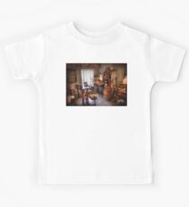 Dentist - Dental workout room Kids Tee