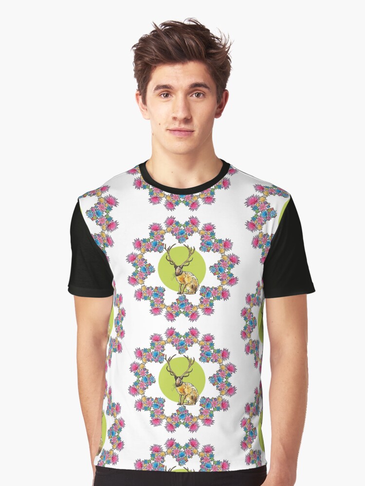 Thumbnail 1 von 5, Grafik T-Shirt, Blumenmandala Hase mit Hirschgeweih designt und verkauft von Raduna.