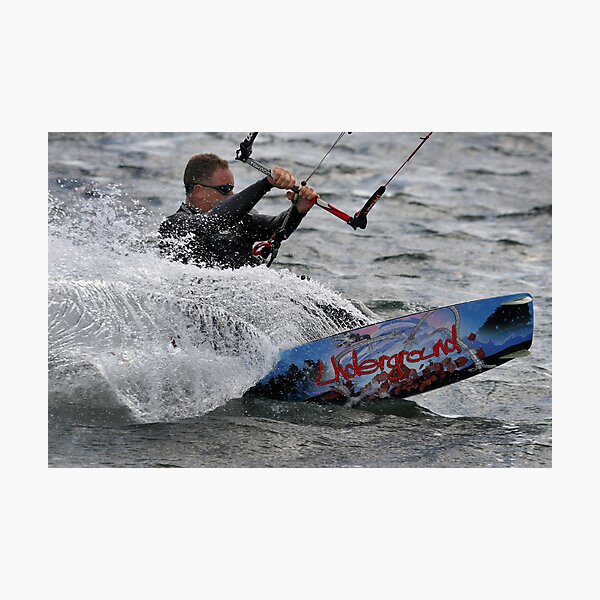 Artikel-Vorschau von Kitesurfer, designt und verkauft von Lisa Kenny.