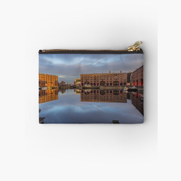 Artikelvorschau, Das Albert Dock am Morgen entworfen und verkauft von Paul Madden.
