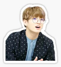 Pegatina Jungkook con gafas