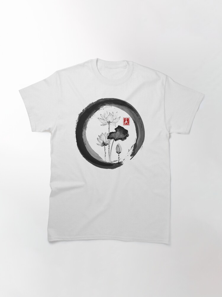 Aperçu 3 sur 7. T-shirt classique avec l'œuvre Lotus Flower - Peinture à l'encre traditionnelle japonaise sur papier de riz Vintage créée et vendue par japanese-art.