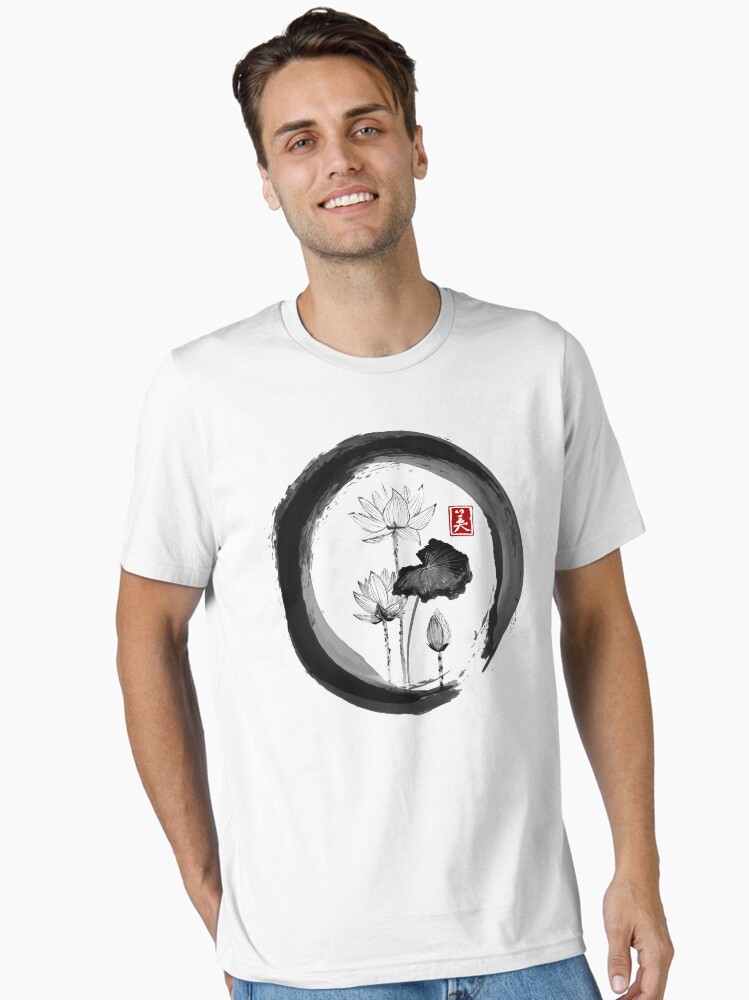 Aperçu 1 sur 7. T-shirt essentiel avec l'œuvre Lotus Flower - Peinture à l'encre traditionnelle japonaise sur papier de riz Vintage créée et vendue par japanese-art.