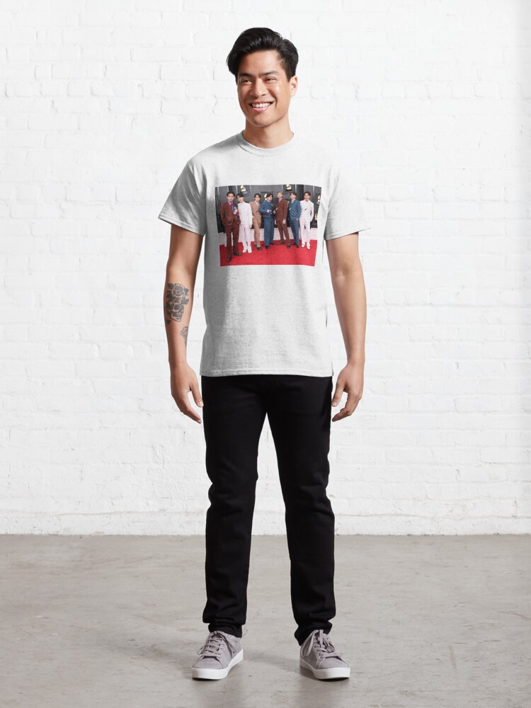 Disover BTS Grammys Red Carpet 2022 Classic T-Shirt