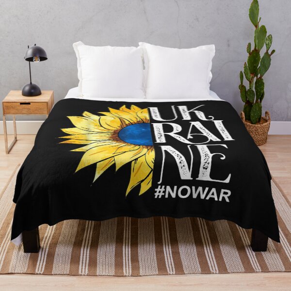 Artikelvorschau, I Stand With Ukraine Sunflower Support Ukraine Men Women T-Shirt entworfen und verkauft von Azim-Stefan.