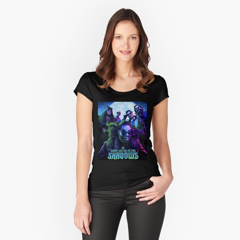 Aperçu de l'œuvre T-shirt échancré créée et vendue par IvyIllusion.