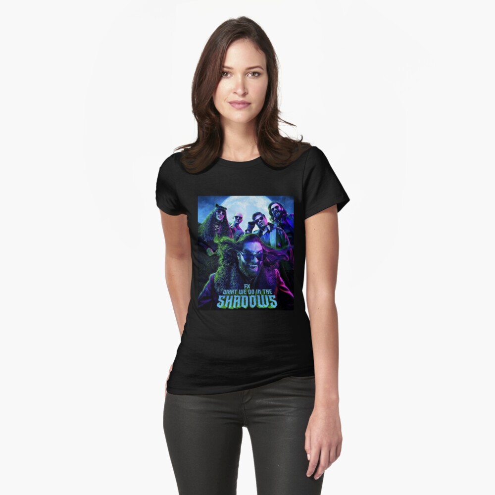 Aperçu de l'œuvre T-shirt moulant créée et vendue par IvyIllusion.