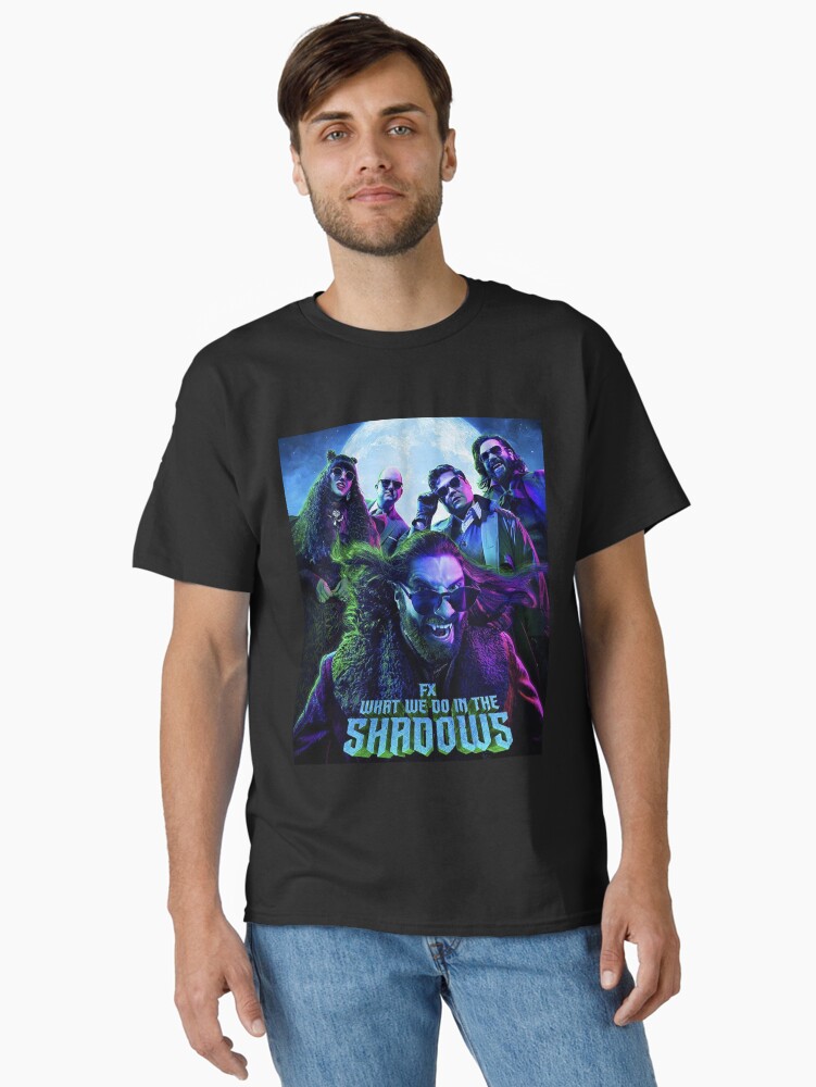 Aperçu 1 sur 7. T-shirt classique avec l'œuvre La bande de Staten Island créée et vendue par IvyIllusion.