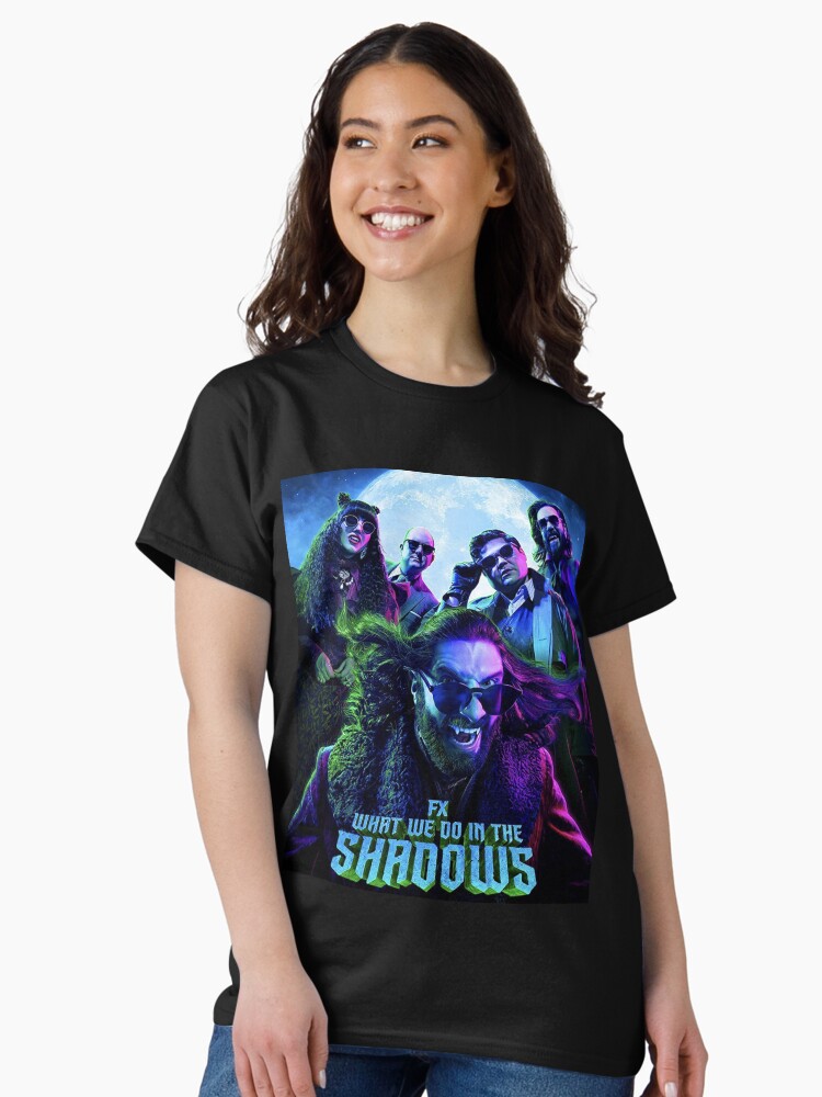 Aperçu 2 sur 7. T-shirt classique avec l'œuvre La bande de Staten Island créée et vendue par IvyIllusion.