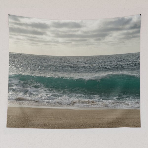 Aperçu de l'œuvre Rough Ocean - Vague aigue-marine et un yacht lointain de la plage créée et vendue par Georgia Mizuleva.