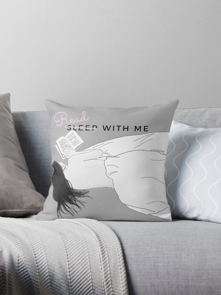 Thumbnail 1 von 4, Kissen, Read with me - Beauty in Bed - Schriftzug designt und verkauft von joandarlingsbks.
