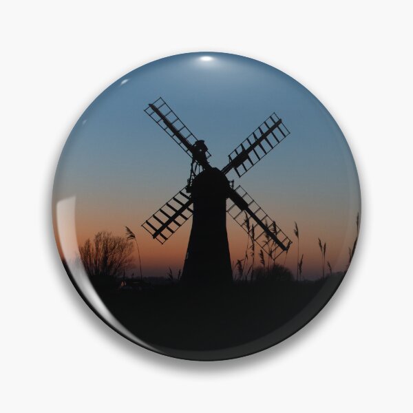 Artikelvorschau, Silhouetted Norfolk Broads windmill at sunset entworfen und verkauft von cdkphotos.