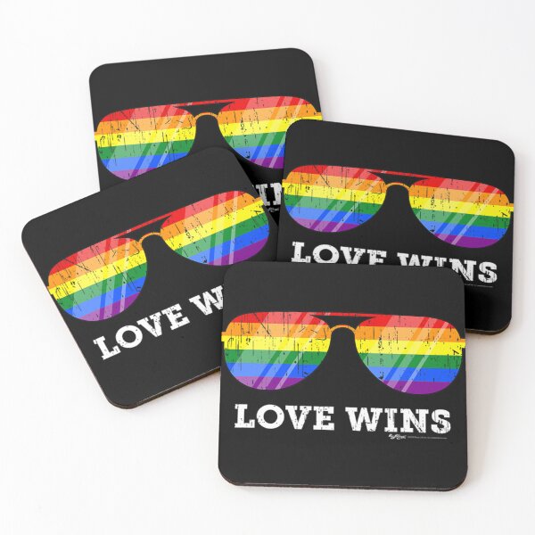 Artikelvorschau, Liebe gewinnt Gay Pride Lgbt Rainbow Flag Classic. entworfen und verkauft von kucelcflotan.