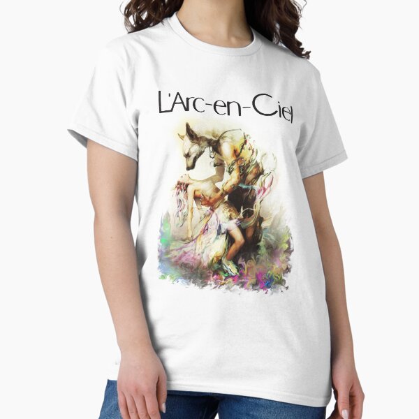 Vista previa del artículo con la obra «L arc en ciel Top & Tee JBand música japonesa Laruku camiseta The Gazette Alice Nine Jrock Jpop Jmusic Anime camiseta Hyde Vamps», diseñado y vendido por cabestudio.