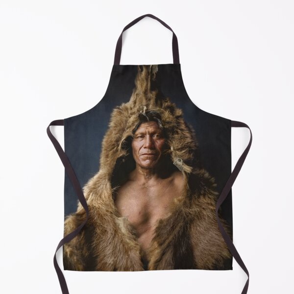 Item preview, Bear’s Belly (Kúnúh-kanánu), an Arikara warrior. Photographed by Edward S. Curtis in 1909 designed and sold by Sanna Dullaway.