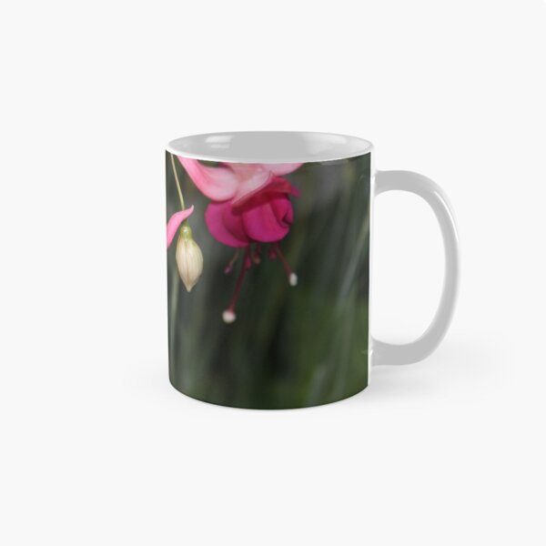 Aperçu de l'œuvre Fuchsia créée et vendue par AnnDixon.