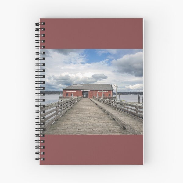 Aperçu de l'œuvre Quai rouge historique de Coupeville Washington créée et vendue par SeaChangeDesign.