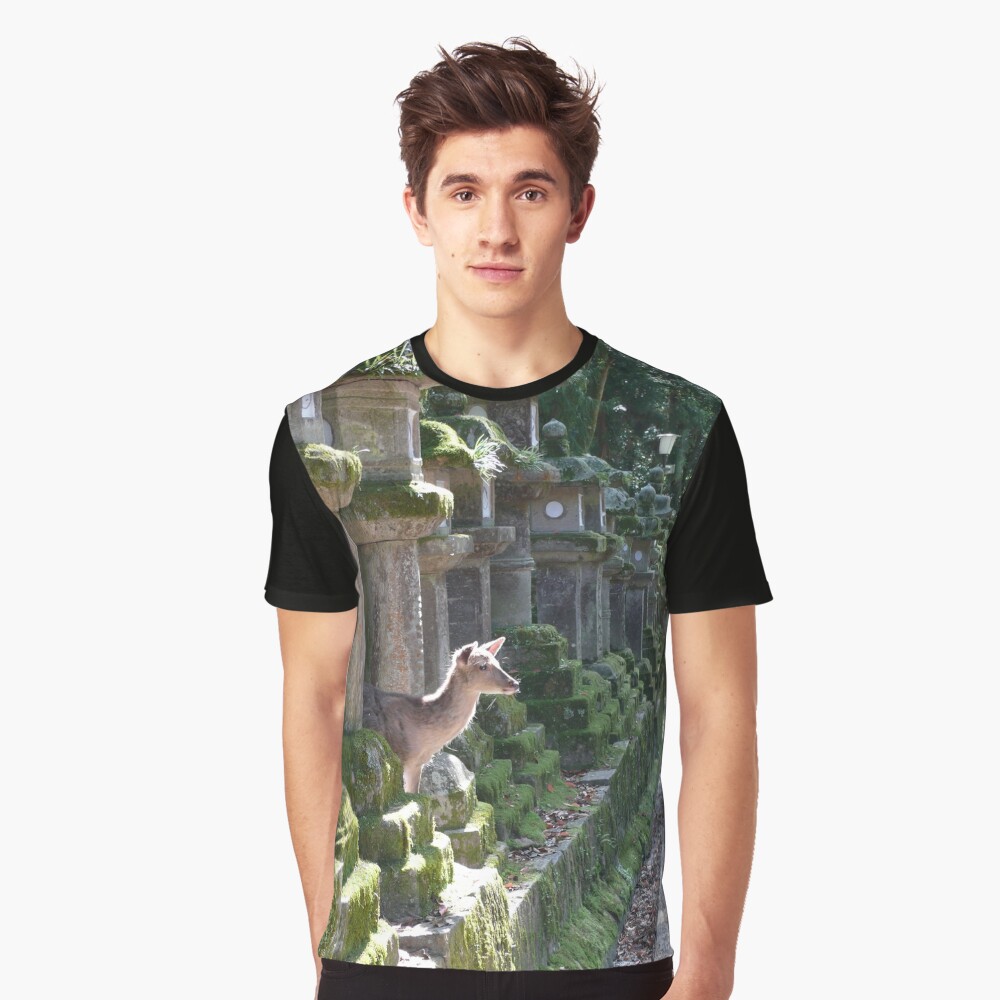 T-shirt graphique « Biche Temple Nara»