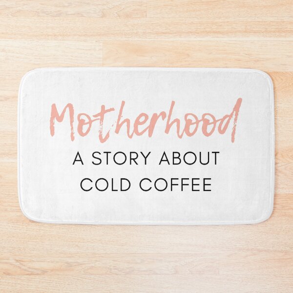 Artikelvorschau, Mutterschaft. Eine Geschichte über kalten Kaffee. Lustiger Mama-Kaffeeliebhaber-Sprichwort. entworfen und verkauft von That Cheeky Tee.
