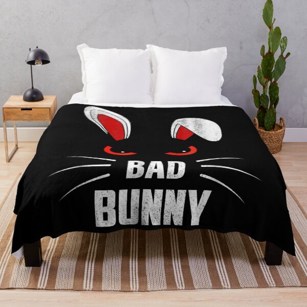 Artikelvorschau, Bad Bunny Scary Rabbit Cooler Tierliebhaber-T - Shirt entworfen und verkauft von sweazyyh.