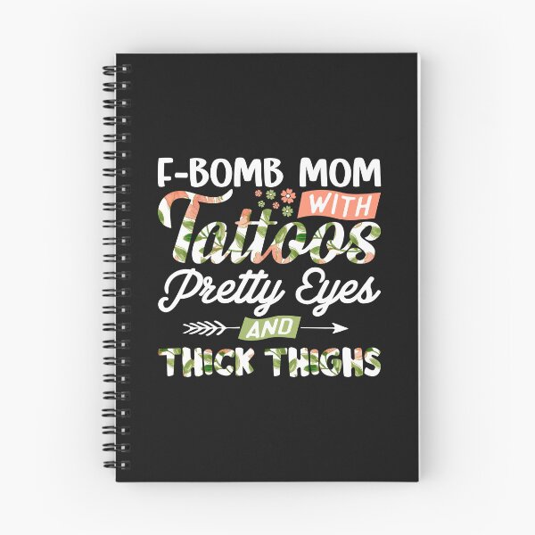 Artikelvorschau, F Bombe Mama mit Tattoos hübsche Augen und dicke Sachen süße Buchstaben lustiger Spruch entworfen und verkauft von alenaz.