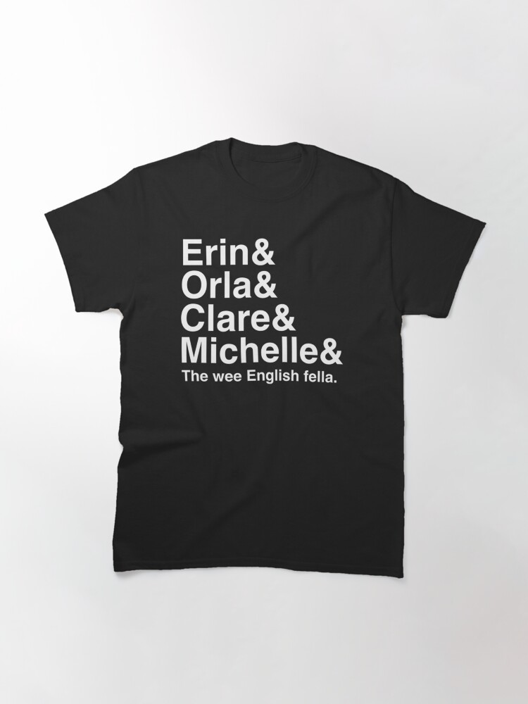 Imagen 3 de 7, Camiseta clásica con la obra Camiseta de Derry Girls, nombres de personajes, Erin, Orla, Clare, Michelle y las Derry Girls, diseñada y vendida por WhisskeyPiggy.