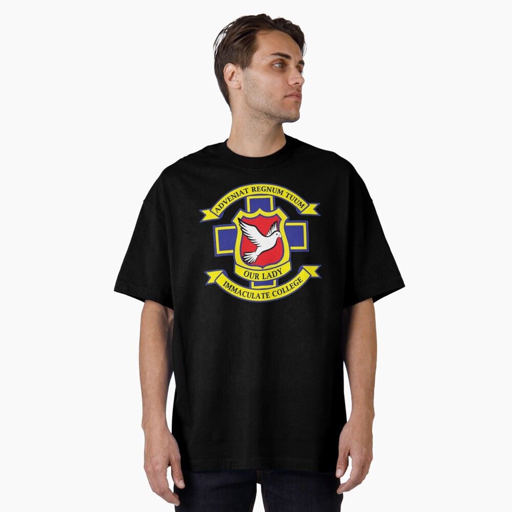 Vista previa del artículo con la obra «Camiseta oversize», diseñado y vendido por TheOddiity.