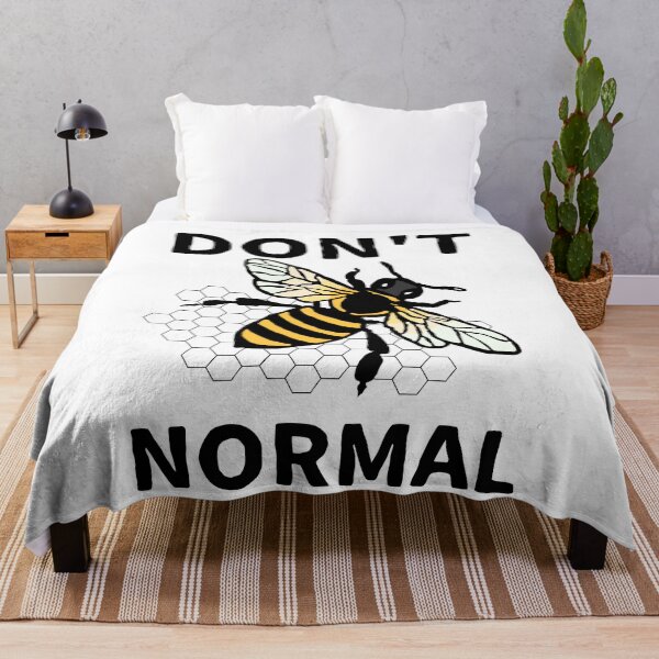Aperçu de l'œuvre Ne soyez pas normal / Funny Bee Pun créée et vendue par Designs By YL.