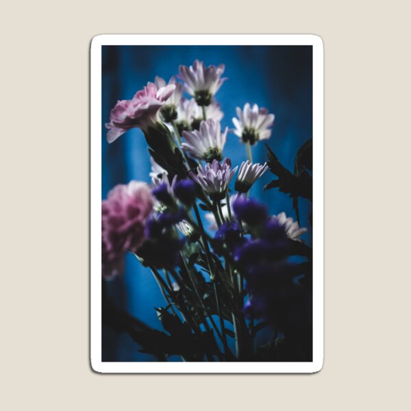 Flowers in the dark Magnet