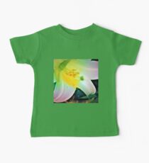 Macro lily highlights Baby Tee