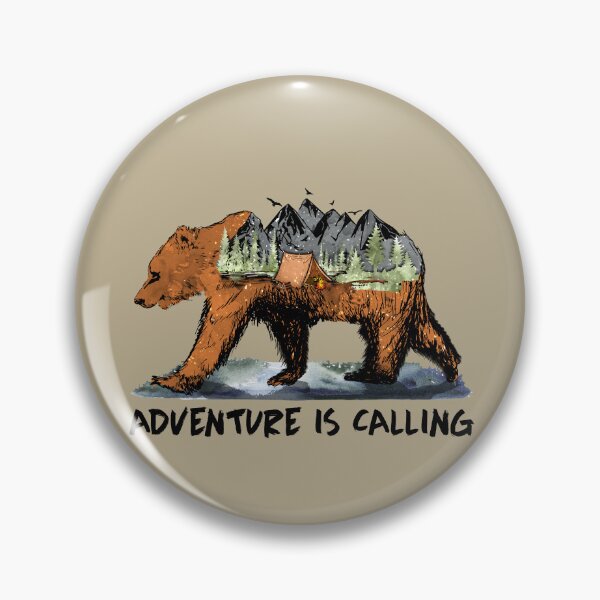 Artikelvorschau, Das Abenteuer ruft (Camping Bear) entworfen und verkauft von dev11588.
