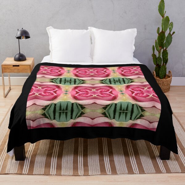 Artikelvorschau, Vier Rosen Chiffon Top entworfen und verkauft von vasserideiri.