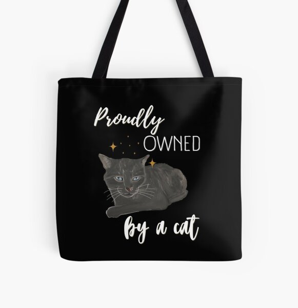Proudly owned by a cat - graue Katze mit blauen Augen Allover-Print Tote Bag