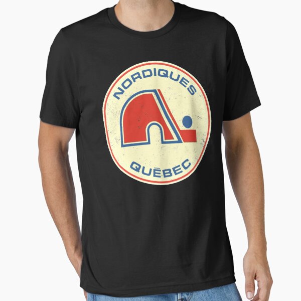 Aperçu de l'œuvre Chemise des Nordiques de Québec [Vintage Distressed] T-shirt essentiel créée et vendue par NinoHardt.