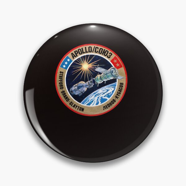 Artikelvorschau, Apollo Sojus-Mission (ASTP) Classic T-Shirt entworfen und verkauft von DeryaHalicioglu.