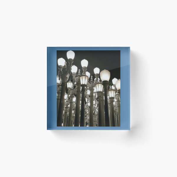 Artikelvorschau, Lacma Urban Lights Hemd entworfen und verkauft von IconqueVintage8.