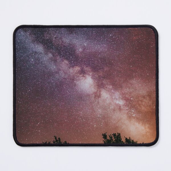 Aperçu de l'œuvre Corps céleste ultime galaxie fond rouge créée et vendue par Rishabhthinks.