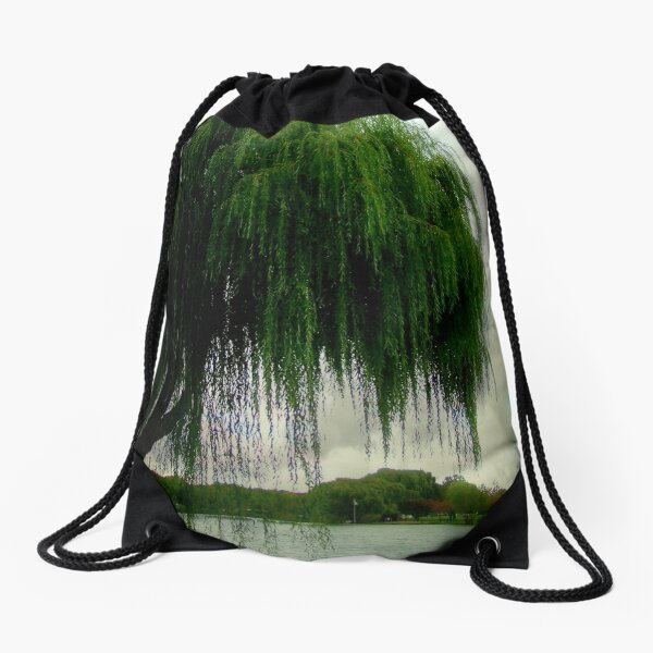 My beautiful weeping willow © Drawstring Bag